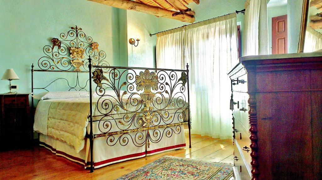 Il Borgo Dell'Arcangelo Villa Barumini Phòng bức ảnh